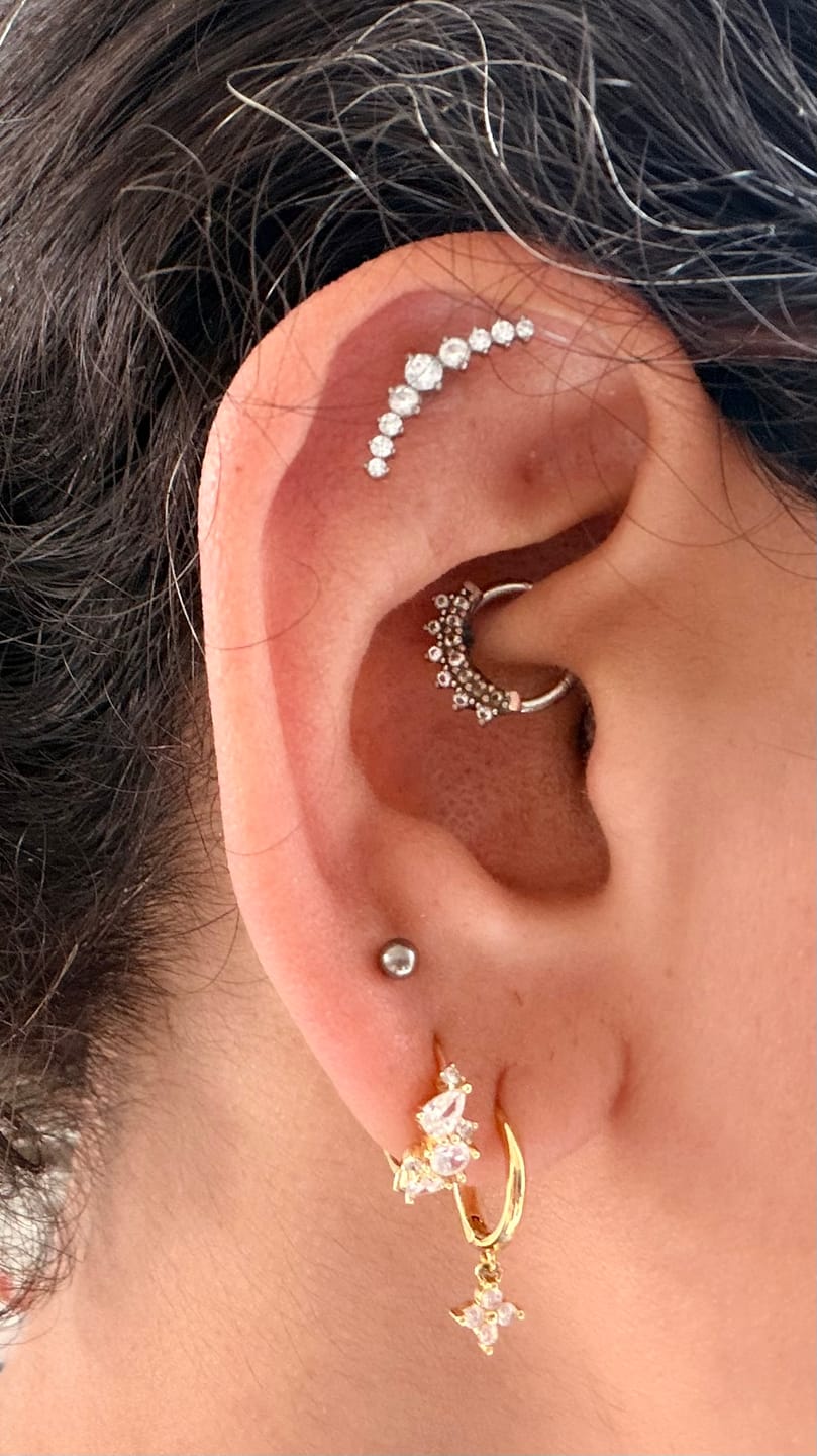 Customer photo review of Cluster huggies clear/Gold Pair