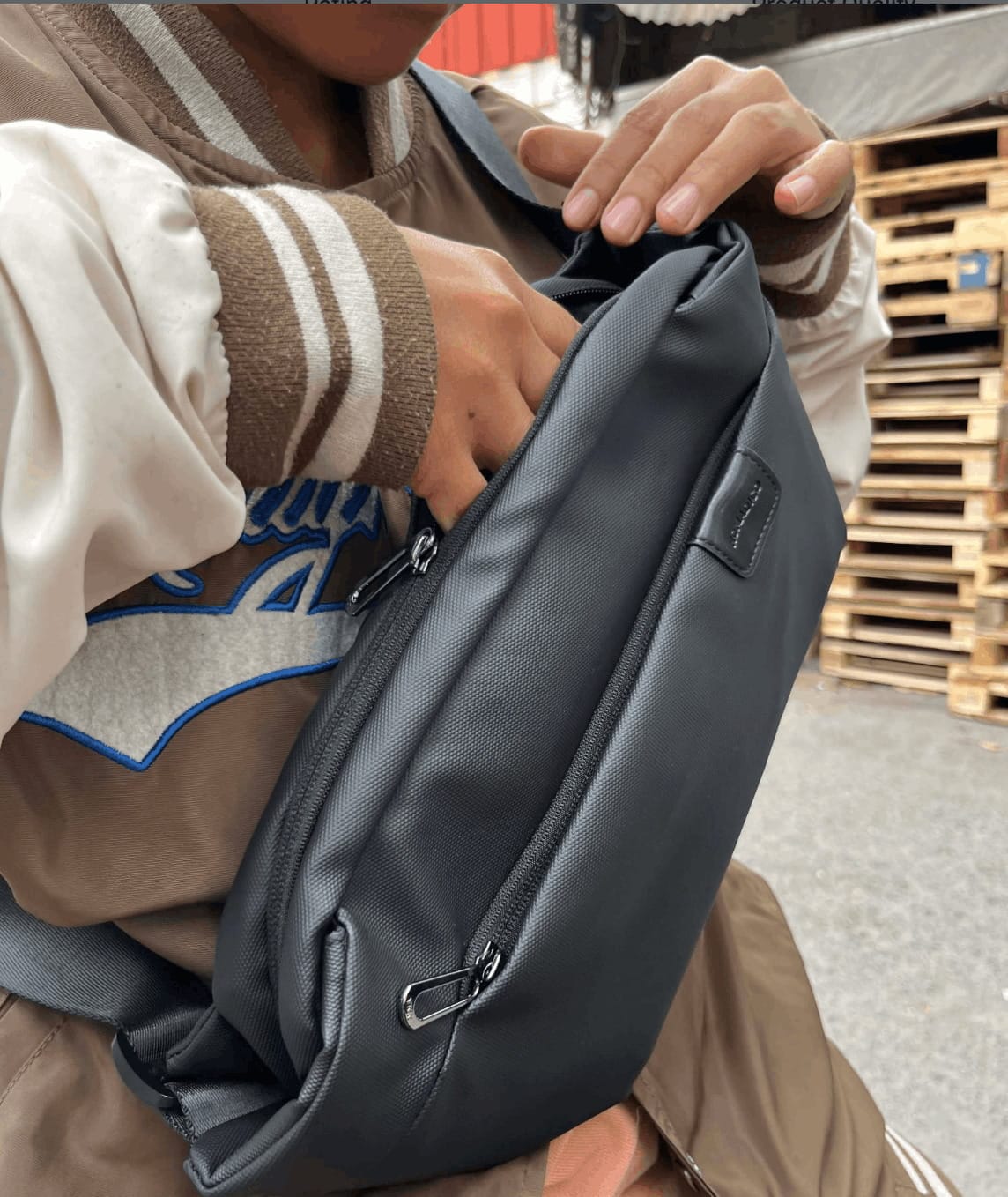 Customer photo review of Traxel Sling Bag