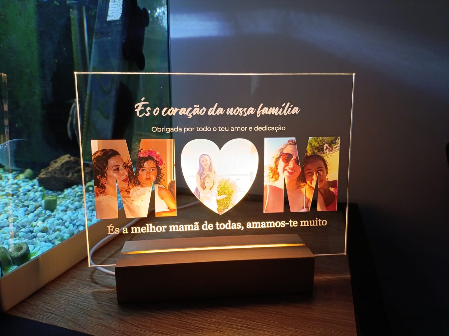 Customer photo review of Placa "M-❤️-M" c/ 3 Fotografias - Dia da Mãe