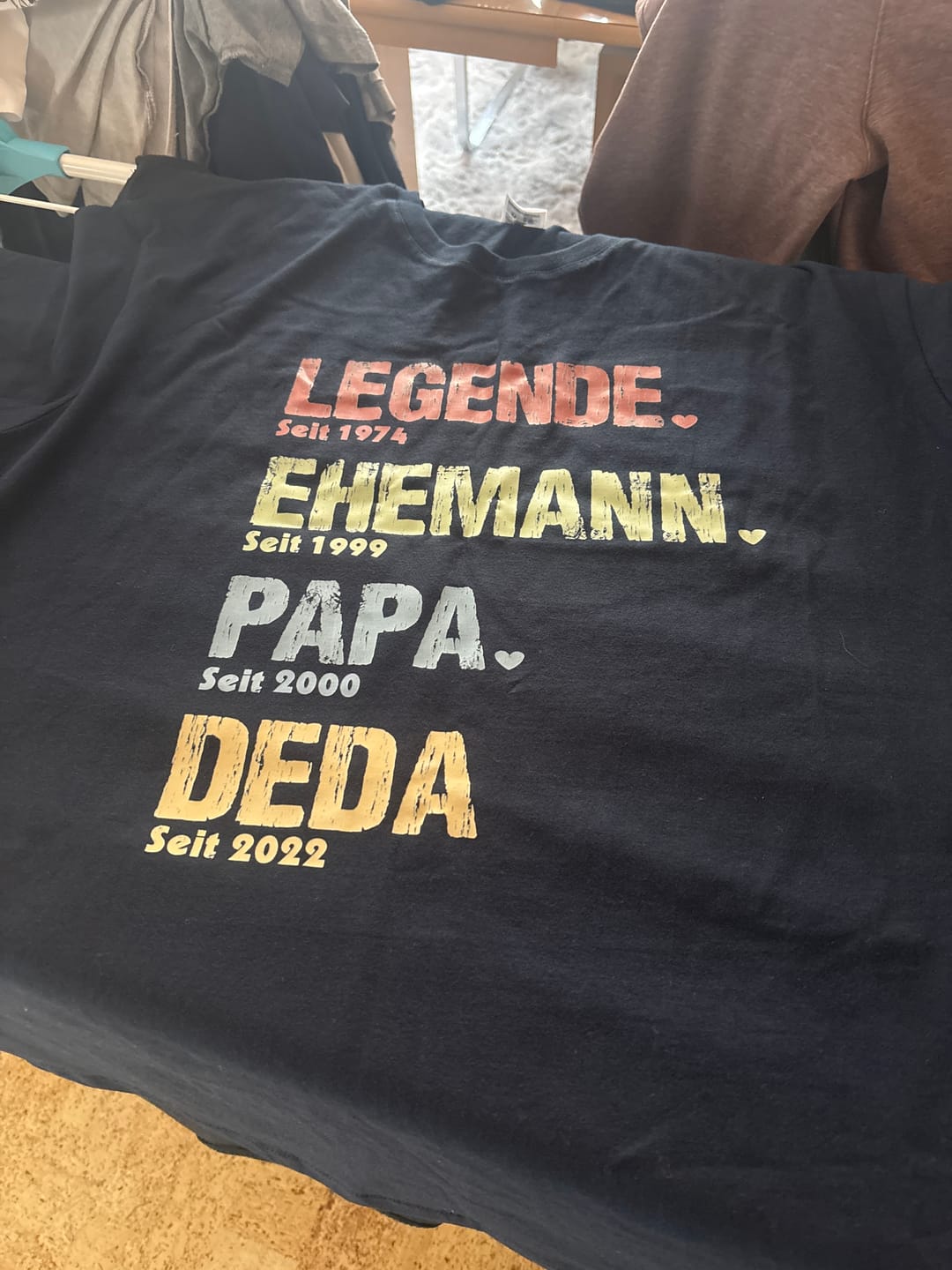 Customer photo review of Legende, Ehemann, Papa und Opa - Personalisiertes T-Shirt für Papa und Opa
