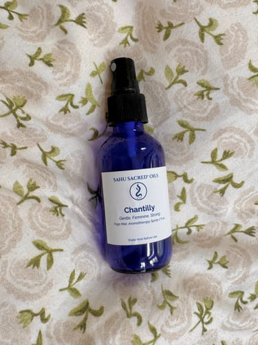 Customer photo review of Chantilly Yoga Mat Aromatherapy Spray: Gentle. Feminine. Strong. (2 oz)