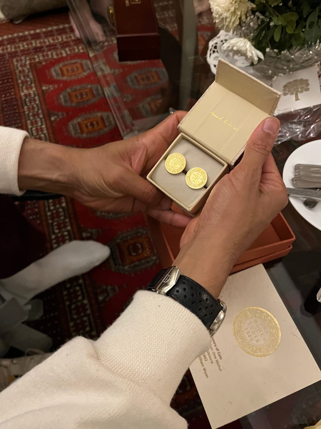Customer photo review of Cufflinks One Mohur - Goldplated