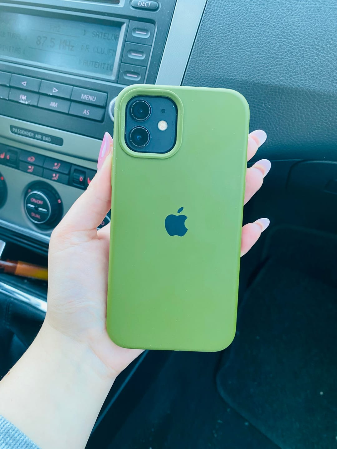 Customer photo review of Husa Silicon pentru iPhone 12, Army Green