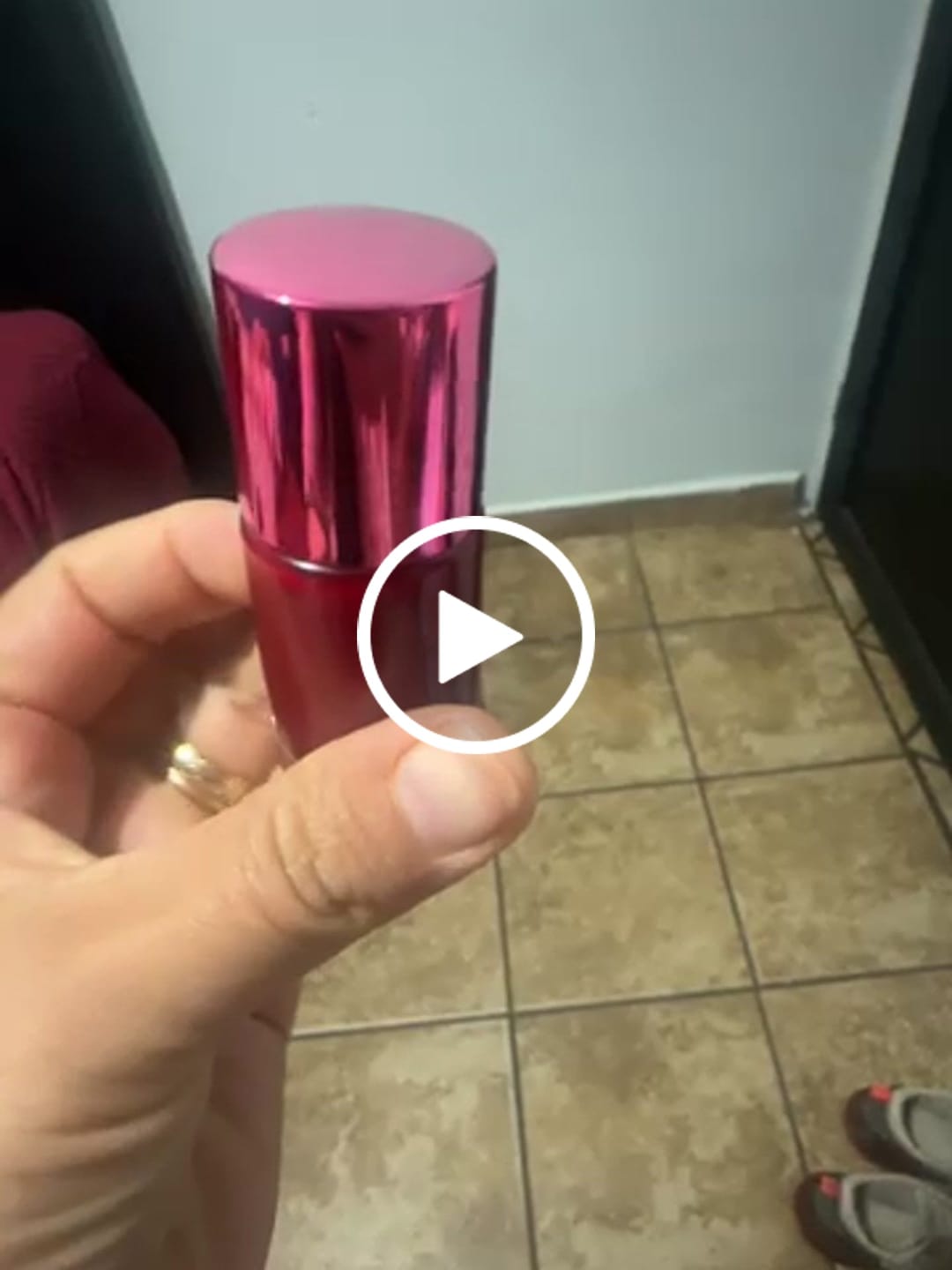 Customer video review of Tinta Red