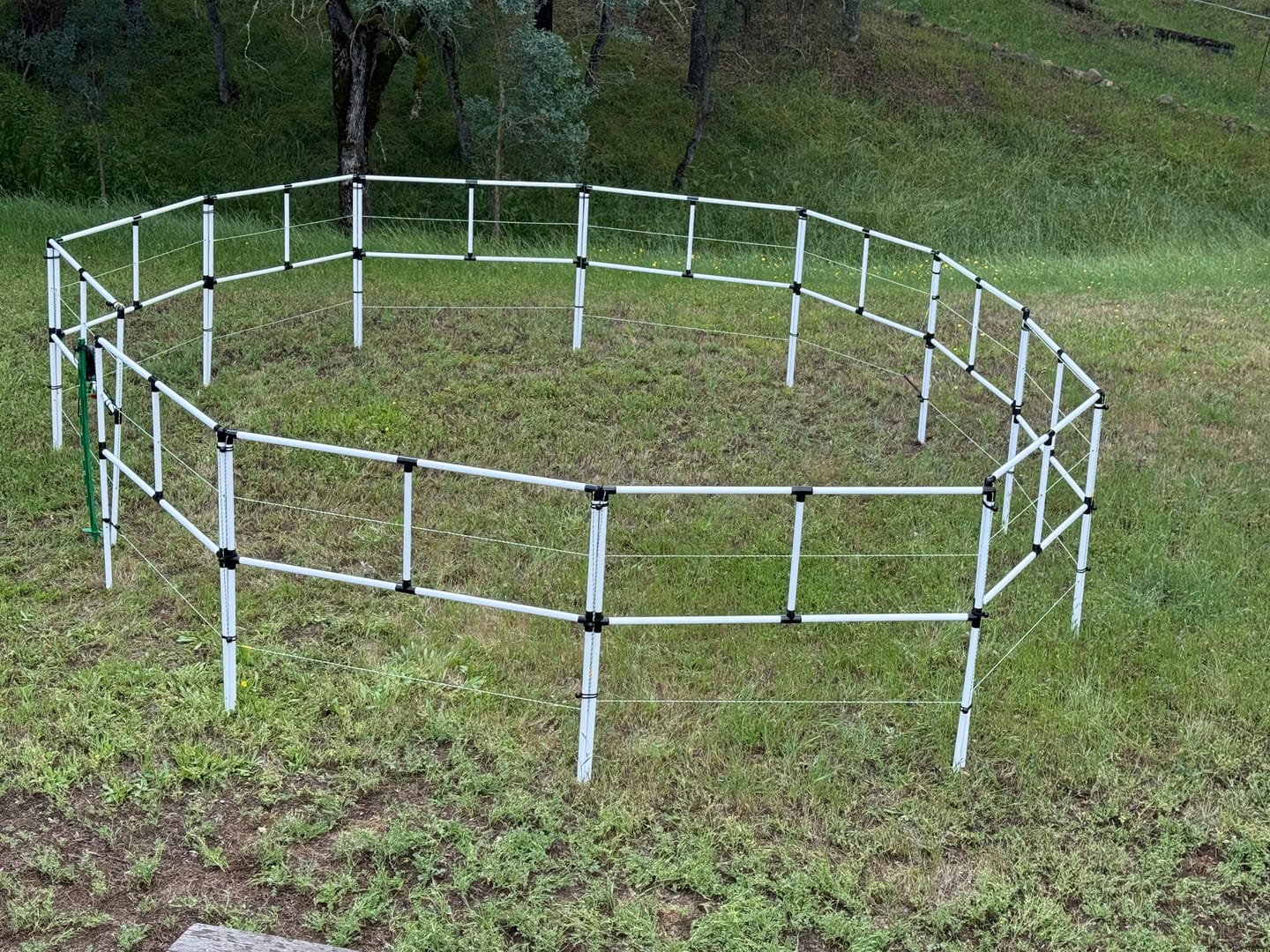 Customer photo review of Ready Made Portable Electric Horse Corral:(10+2=12 Panels; 2 Rails)