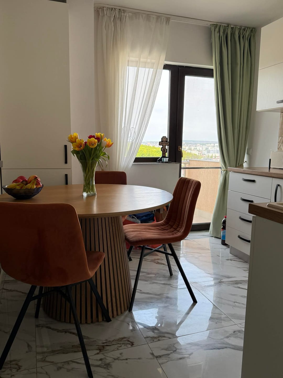 Customer photo review of Masa extensibila FARGO, stejar, 120/210x120x77 cm