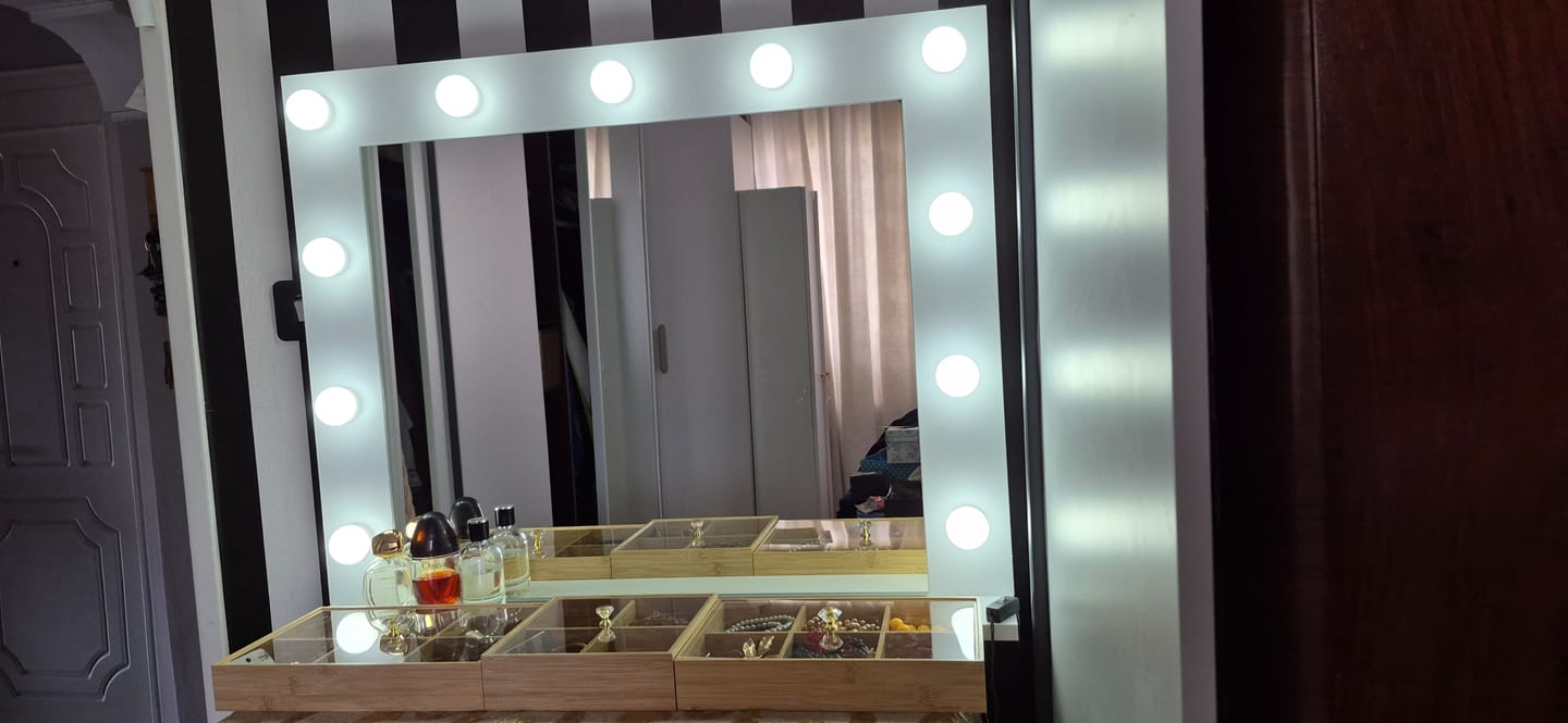 Customer photo review of Rani EF108 Hollywood Işıklı Ayna Kulis Makyaj Aynası Spot Işıklar Dahil Ayna Beyaz
