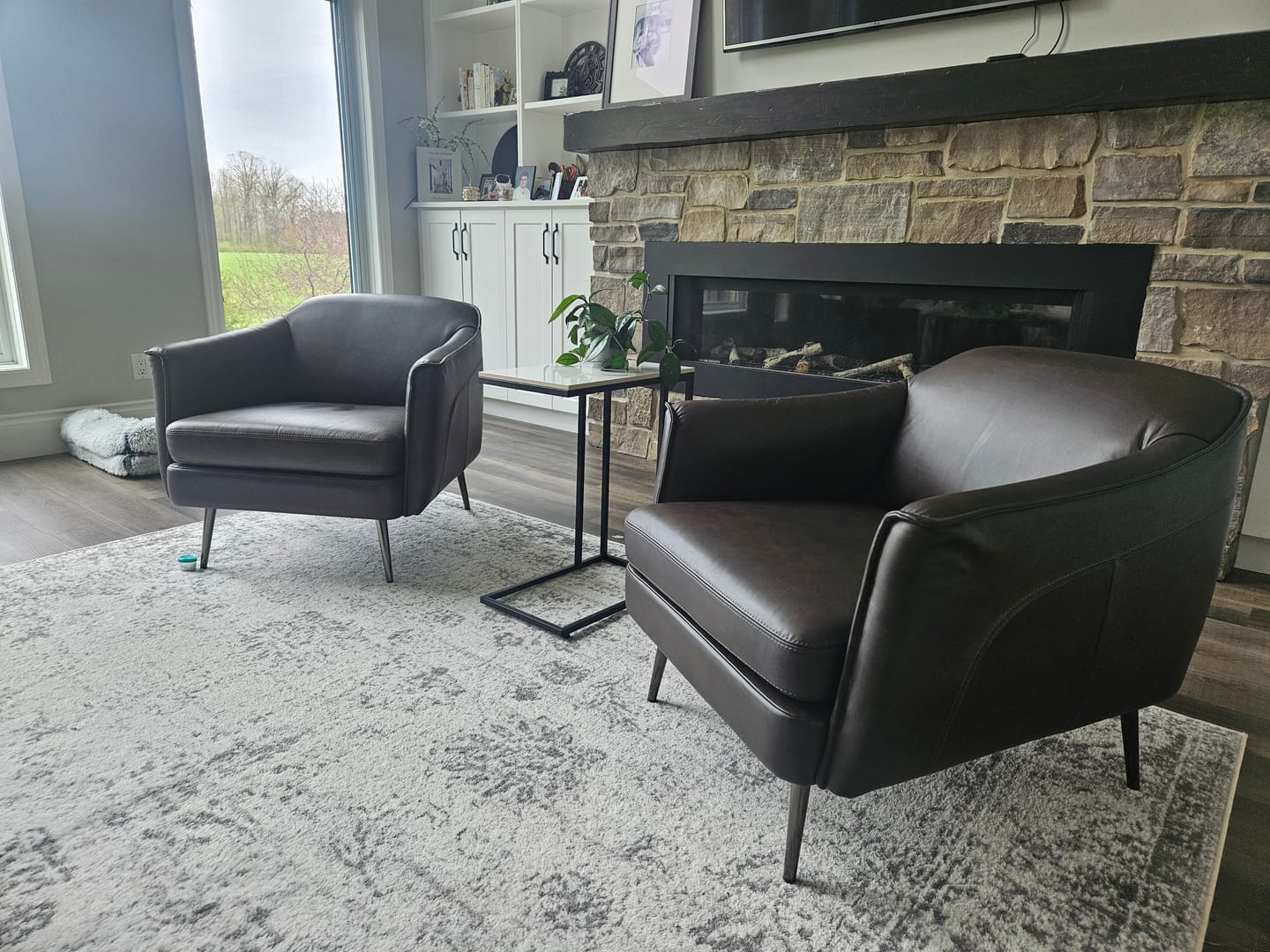 Customer photo review of Lusso Vintage brown leather lounge chair