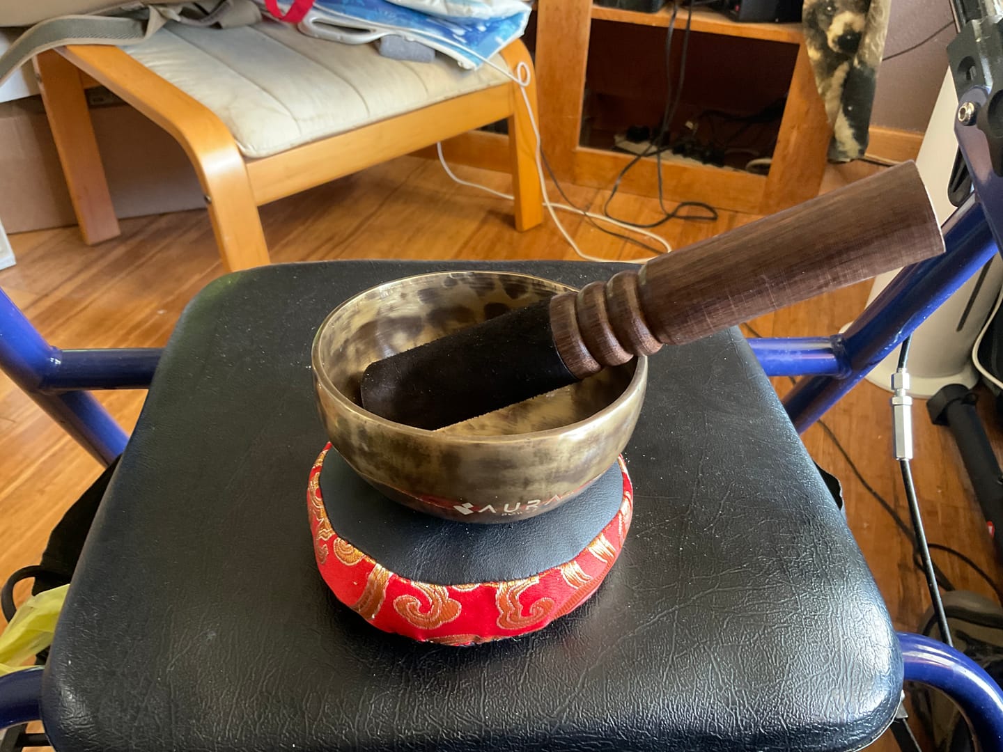 Customer photo review of CB Tibetan Singing Bowl CB541- 4”, F5 & B6.