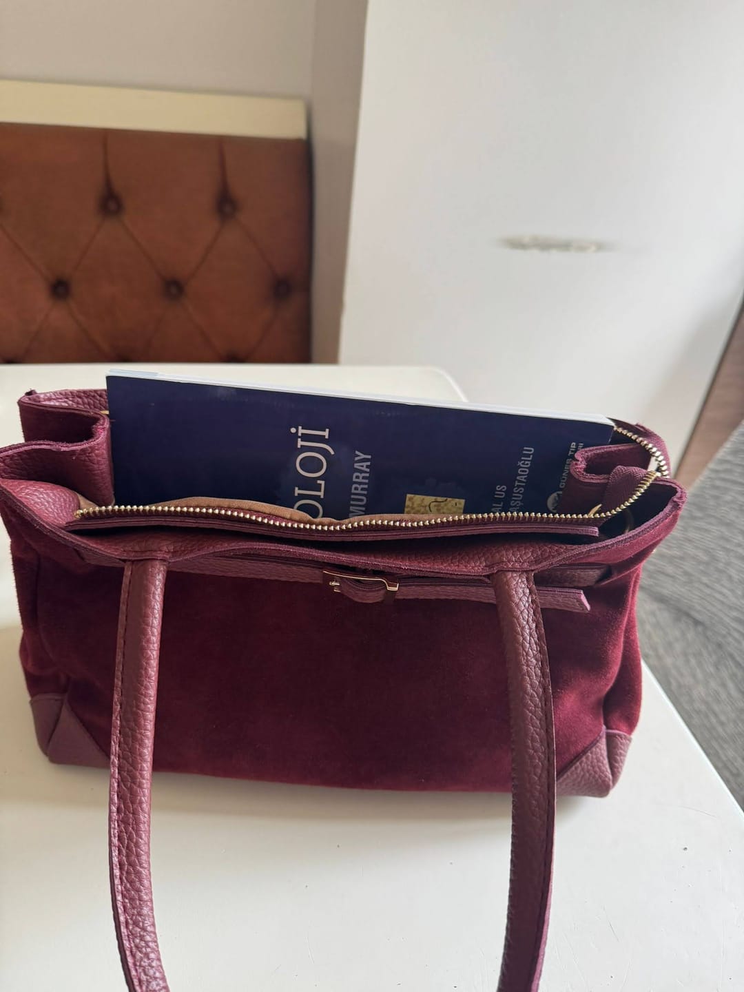 Customer photo review of ÈCLA Classic 24 – Hakiki Süet Deri Çanta - Bordo