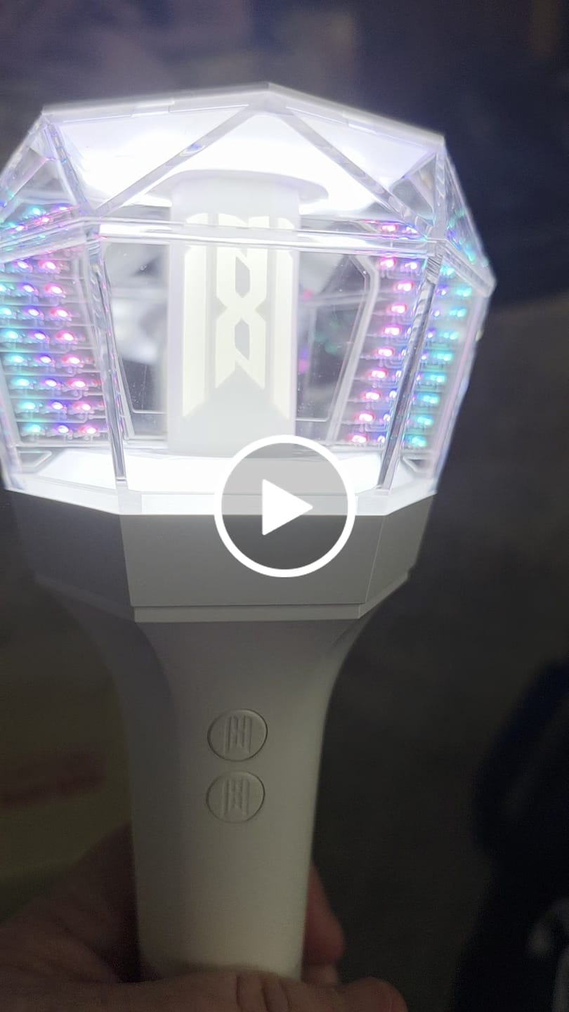 Customer video review of MONSTA X - OFFICIAL LIGHT STICK VER.3