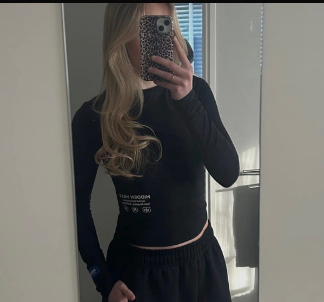 Customer photo review of LABEL LONGSLEEVE TOP NAVY
