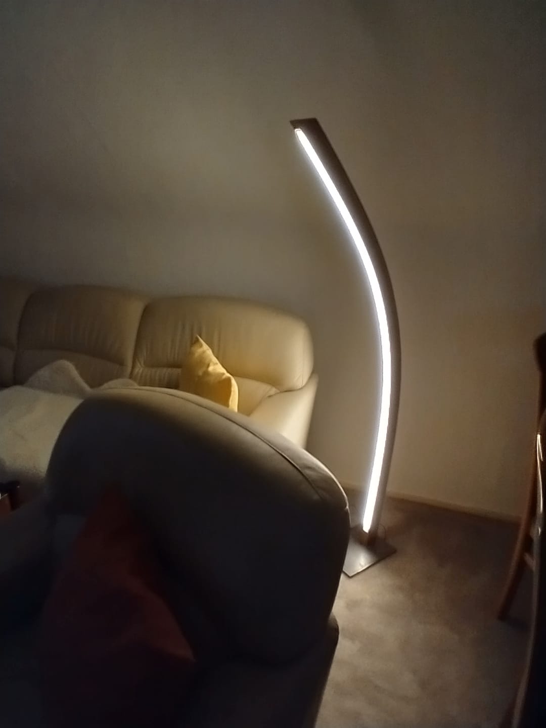 Customer photo review of Designer Stehlampe aus Massivholz, LED-Leuchte geschwungen - Solara