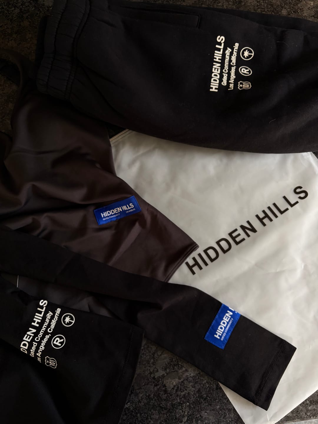 Customer photo review of GATED COMMUNITY HOODIE BLACK