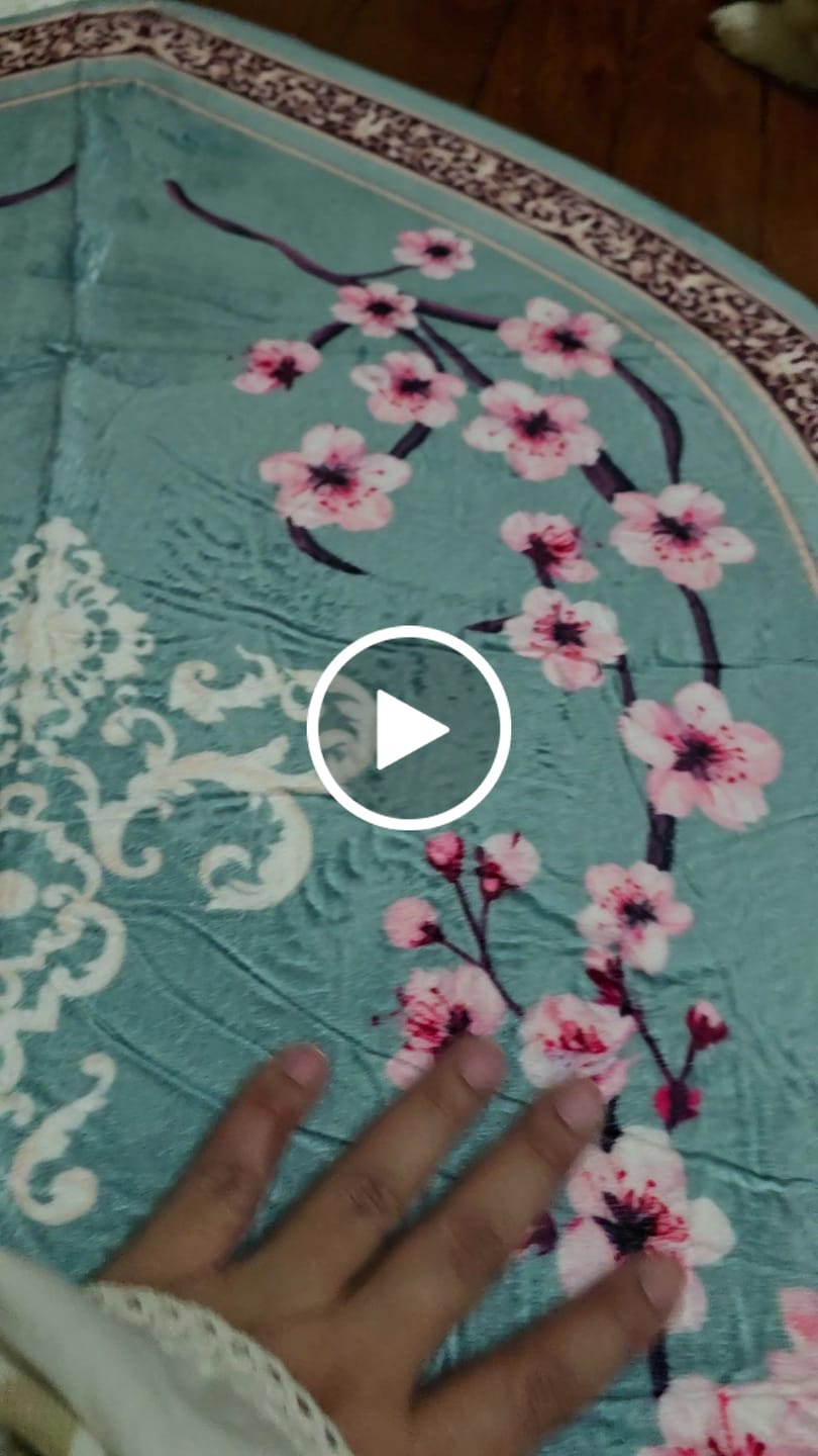 Customer video review of Zehra Blossom Padded Prayer Mat