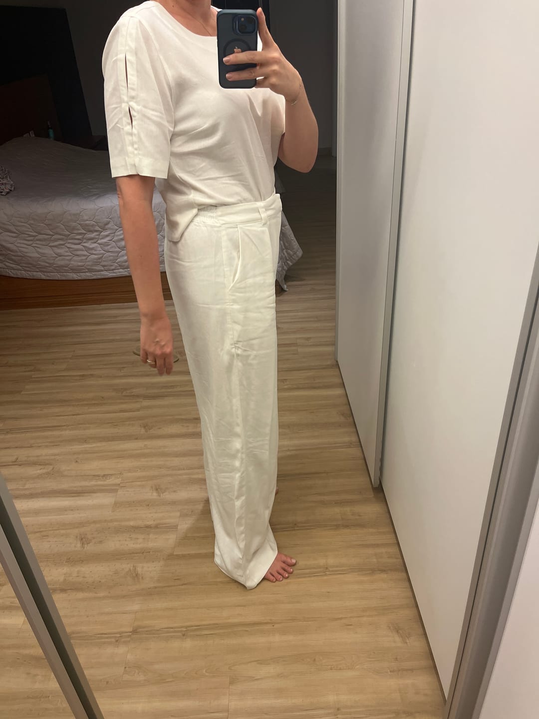 Customer photo review of Calça Pantalona Graviola Off White + Forro