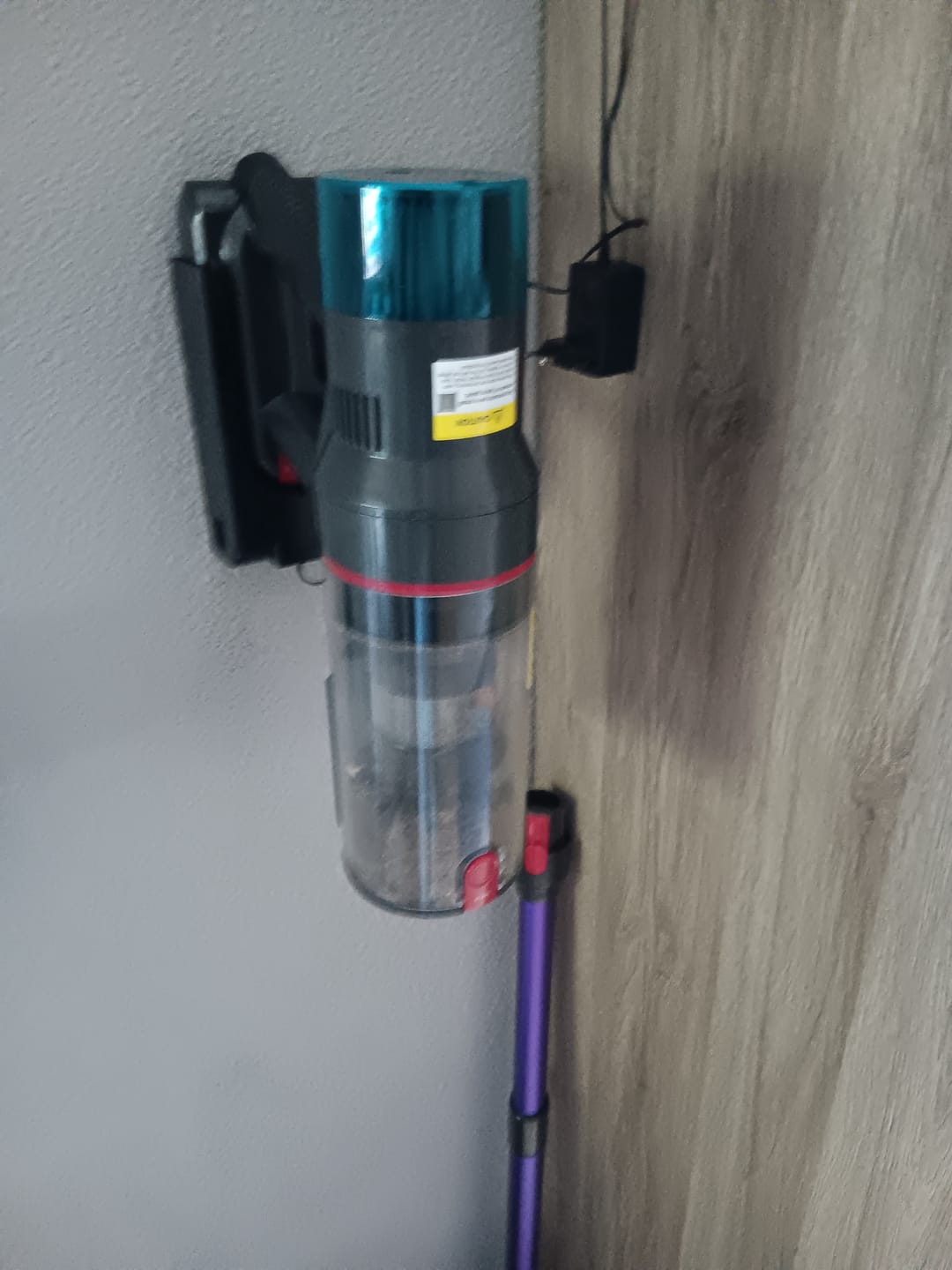 Customer photo review of Krachtige steelstofzuiger met automatische stofherkenning / Tot 60 minuten gebruiksduur / Zakloze stofzuiger voor tapijt, harde vloeren en dierenharen / 480W