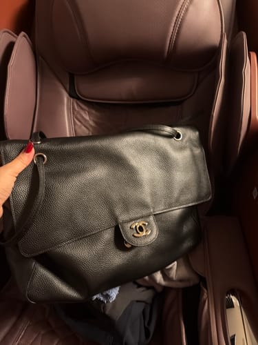 Customer photo review of Chanel 2026 Maxi Flap Bag 38.5cm Black Calfskin