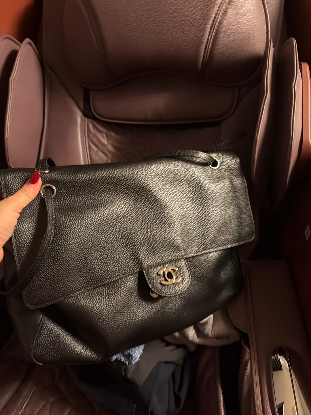 Customer photo review of Chanel 2026 Maxi Flap Bag 38.5cm Black Calfskin