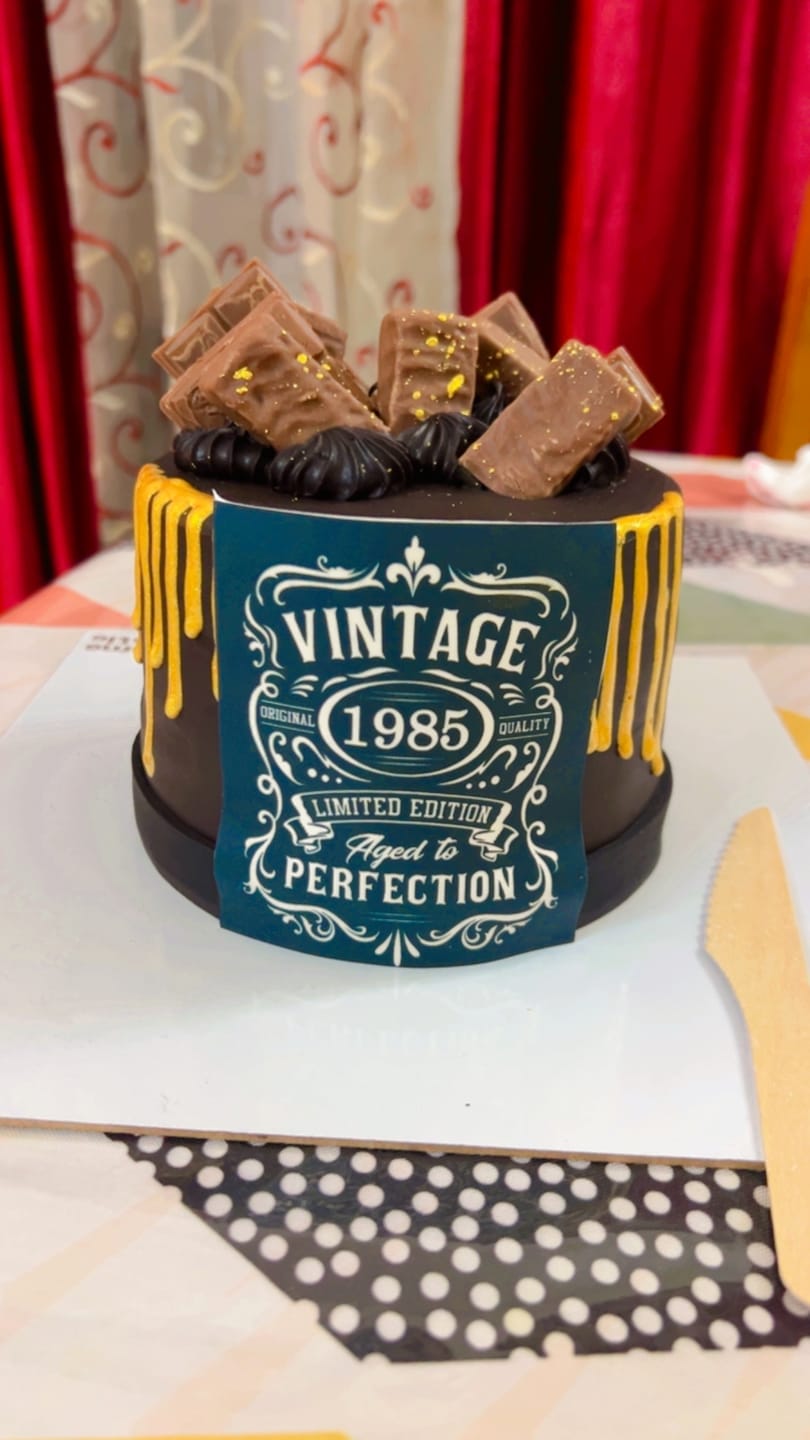 Customer photo review of Gold drip birthday Cake
