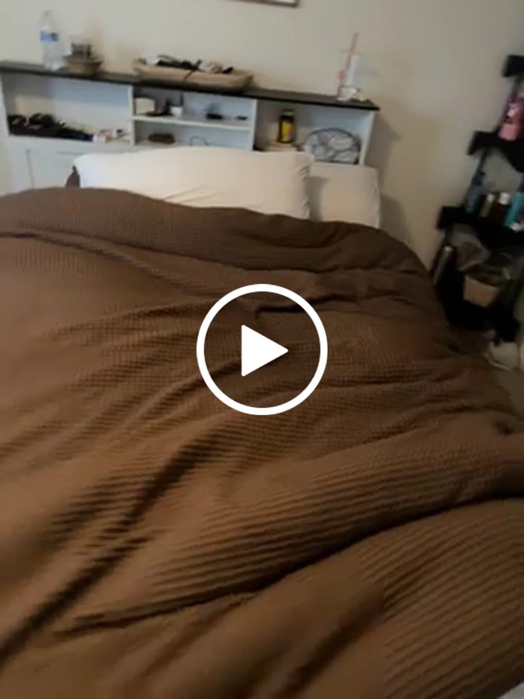 Customer video review of Waterproof & Stain-Resistant Hotel Pillow