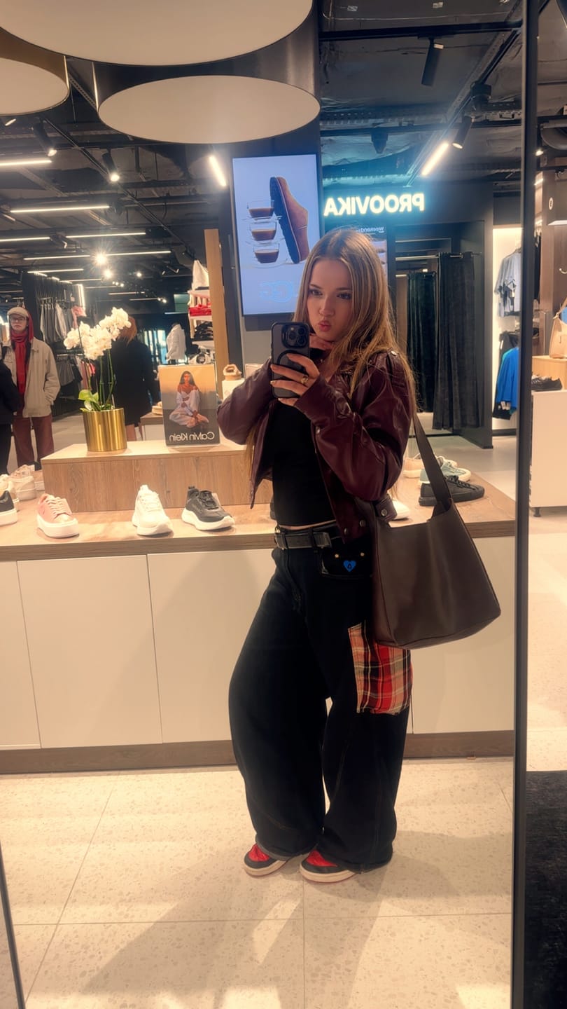 Customer photo review of Aelfric Eden BAGGY BARREL Jeans