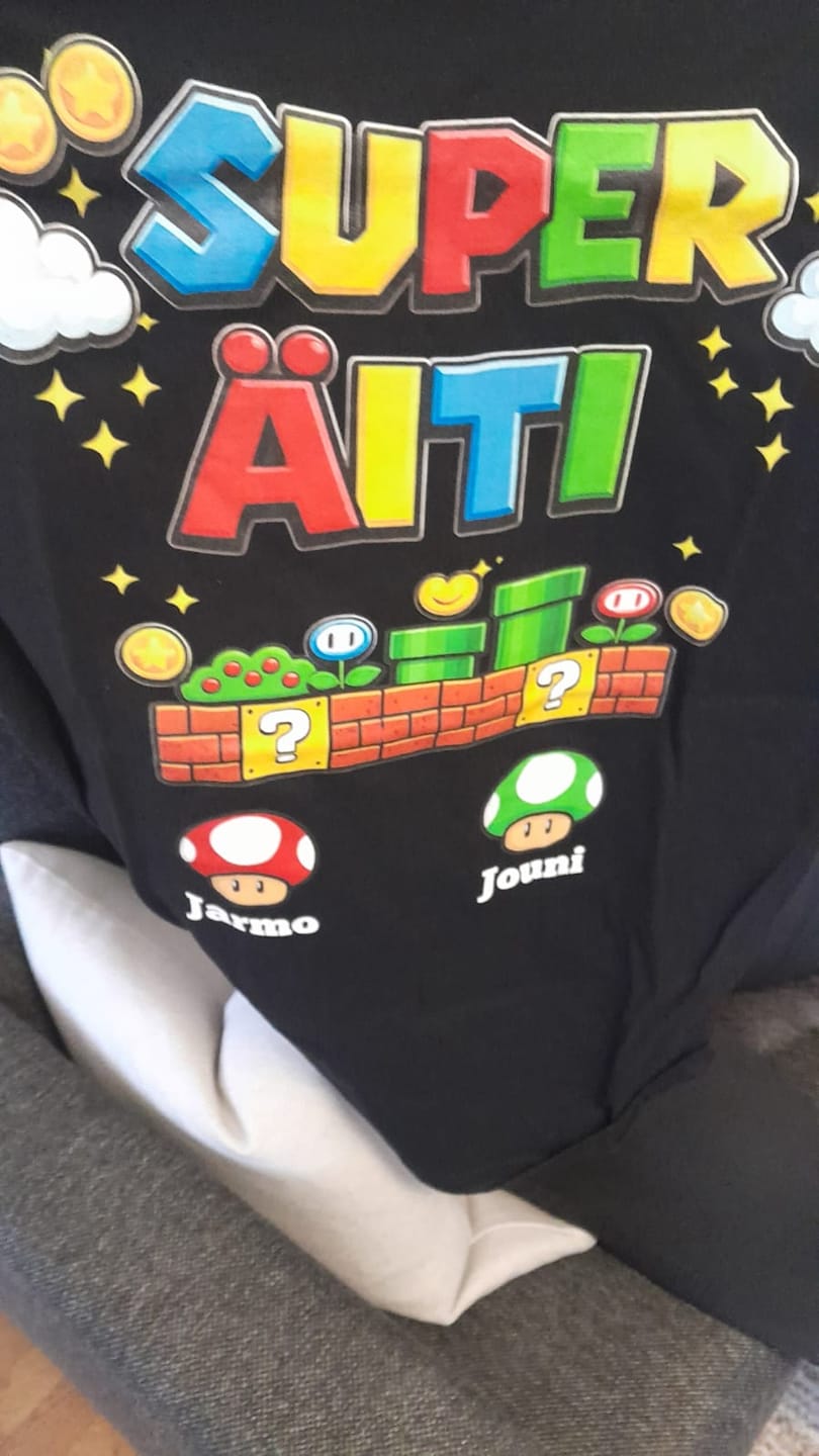Customer photo review of Super Äiti - Shirt Unisex