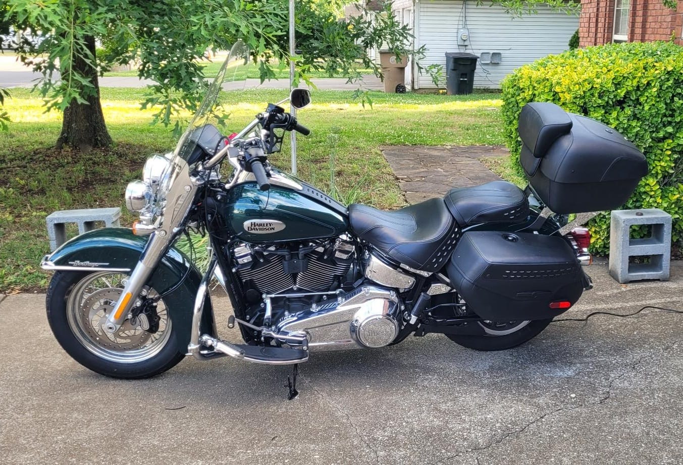 Customer photo review of 44L - Premium Extra Large Leather Wrapped Hard Motorcycle Trunk