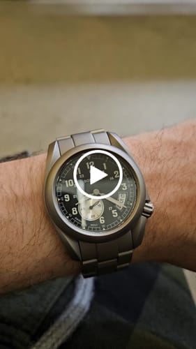 Customer video review of VOYAGER 38 - 100M Waterproof Titanium Field Watch | Black-bracelet