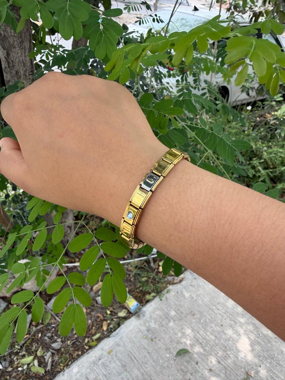 Customer photo review of Charm Inicial Dorada
