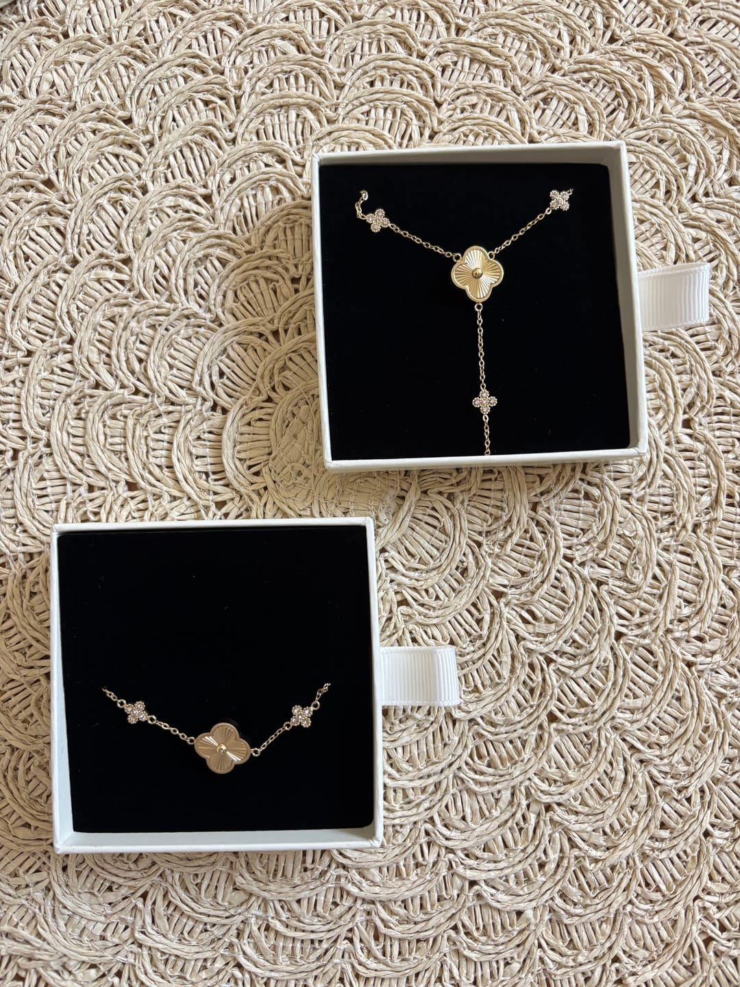 Customer photo review of Golden Lucky Leaf Pave Flower Y Kette 14K Vergoldet