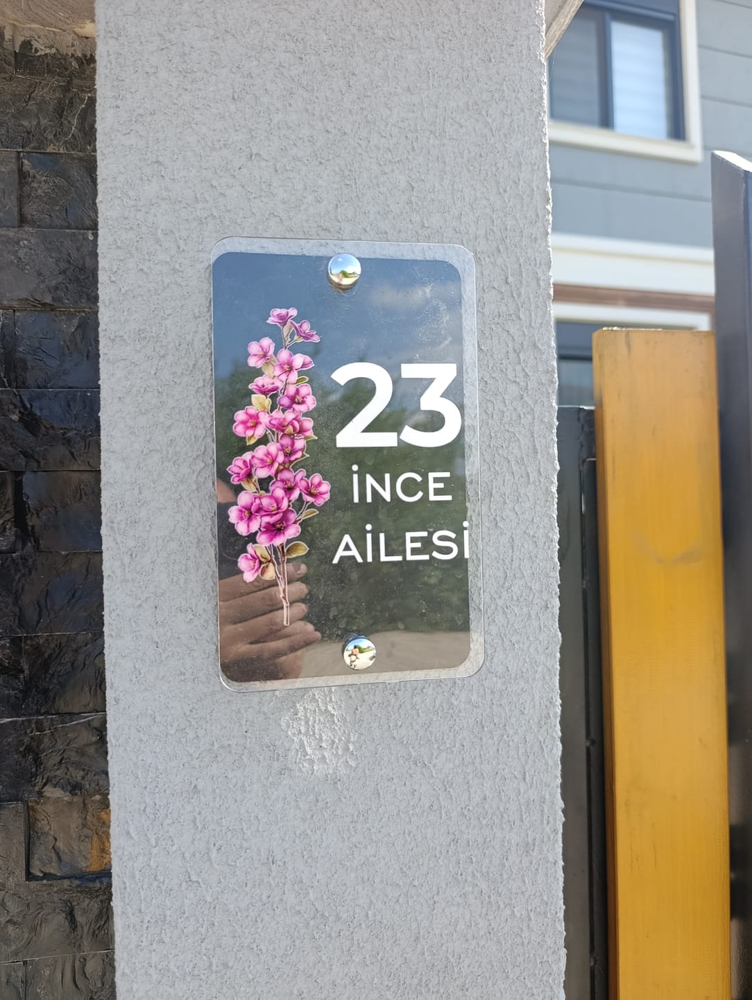 Customer photo review of Kişiye Özel Pembe Çiçekli Kapı Numarası ve Aile İsimliği