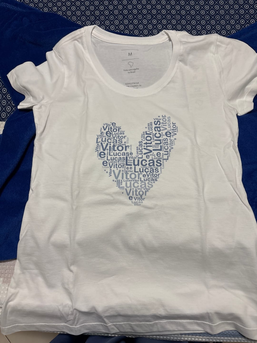 Customer photo review of Camiseta Personalizada CORAÇÃO DE PALAVRAS - Algodão 100%