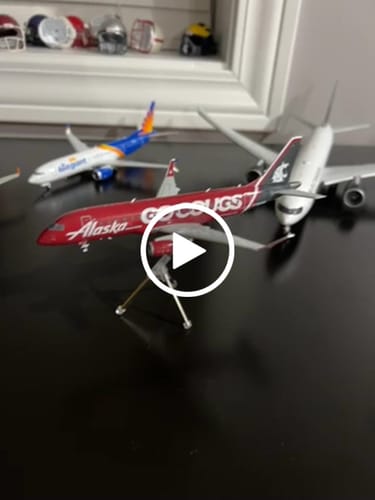 Customer video review of GEMINI200 ALASKA/HORIZON ERJ175 1/200 WASH STATE UNIV (**)