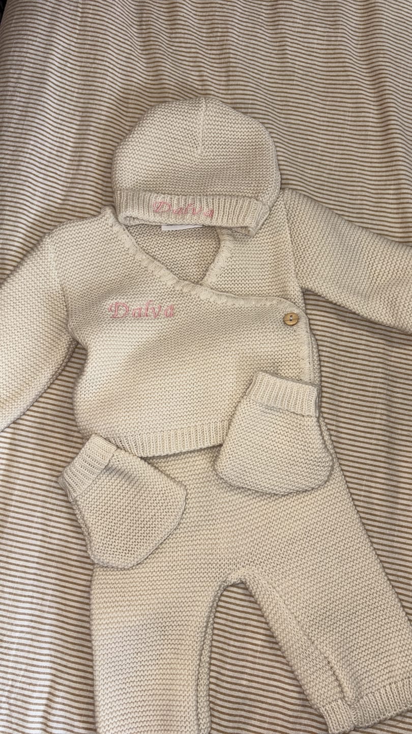 Customer photo review of Ensemble en maille brodé