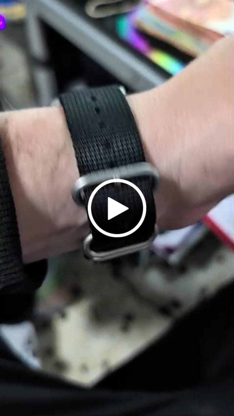 Customer video review of VOYAGER - 100M Waterproof Titanium Automatic Field Watch | Black
