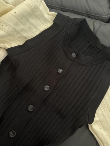 Customer photo review of Sandro short sleeve knit