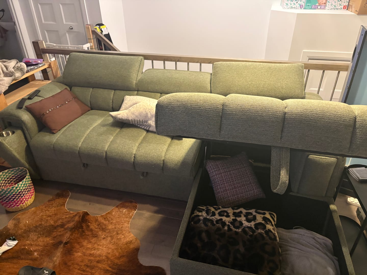 Customer photo review of VICTOR - Sofa lit 99" avec rangement vert