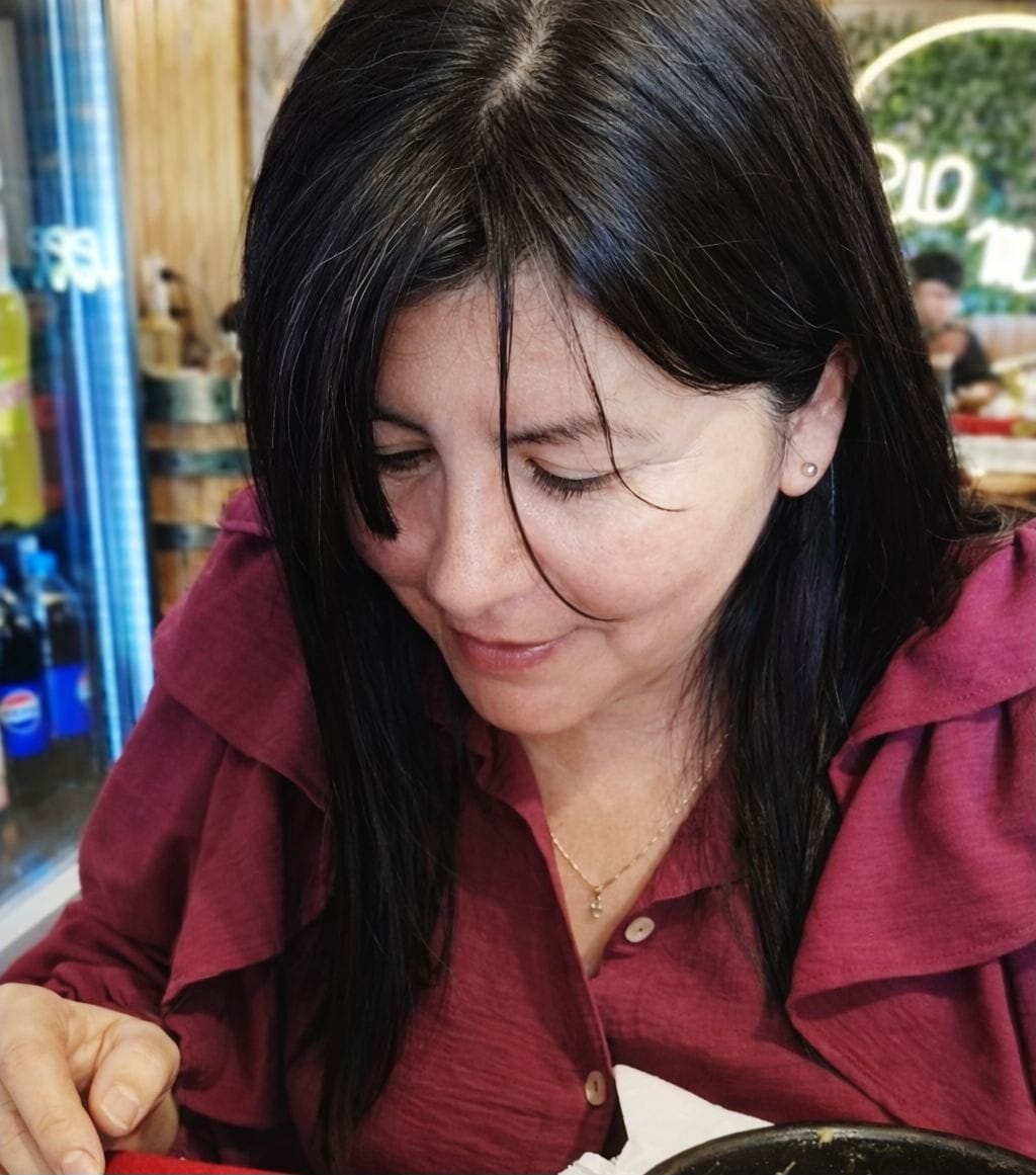 Customer photo review of BLUSA VERONA BURGUNDY
