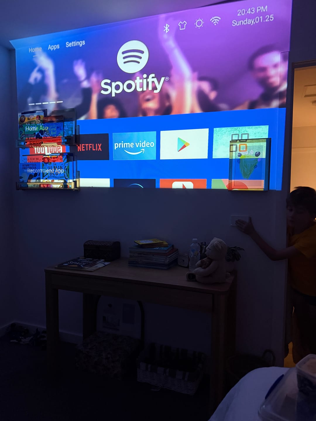 Customer photo review of Neo Cloud Mini Projector
