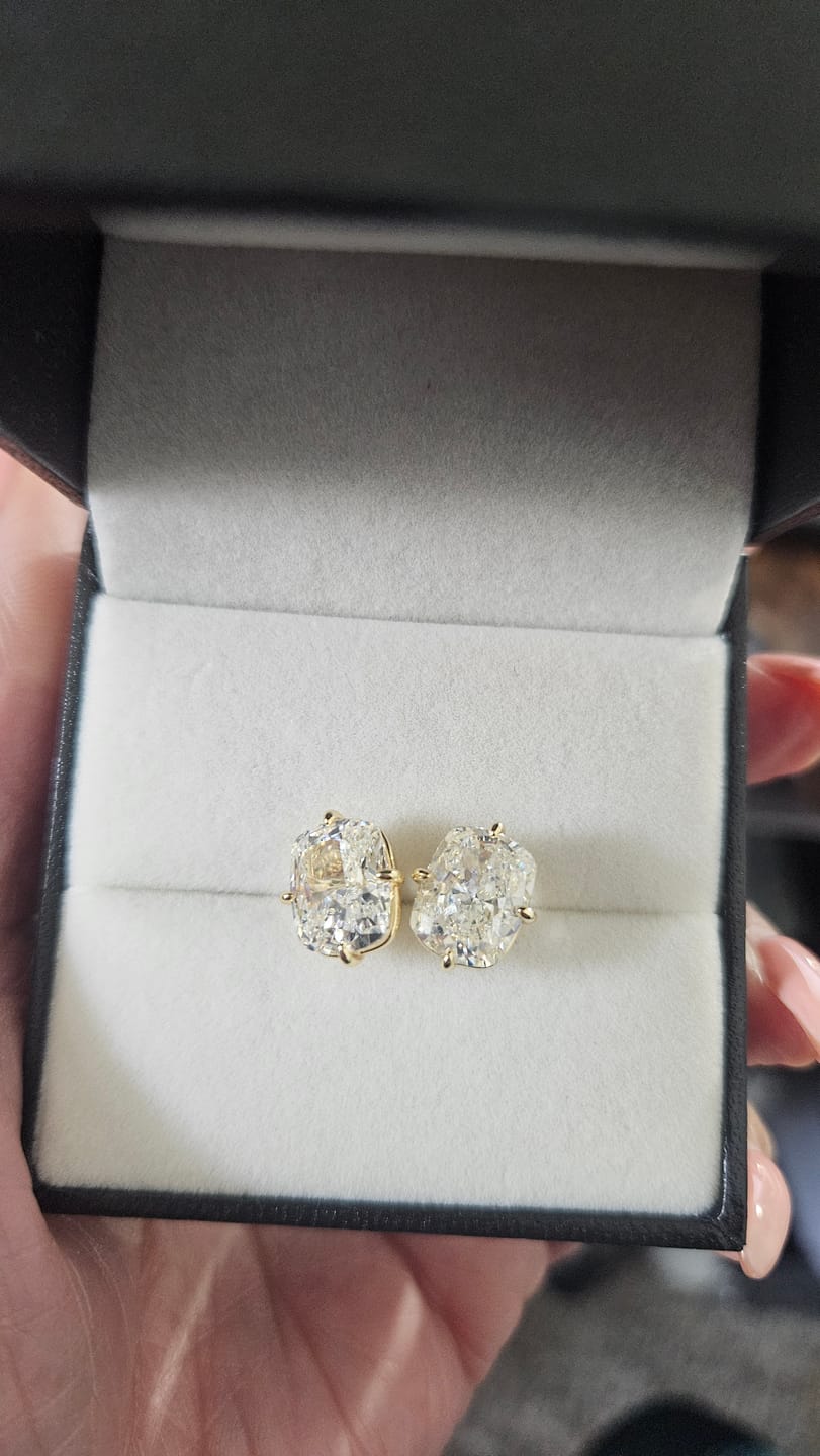 Customer photo review of S925 4.0 Ct*2pc Cushion Cut Women's Stud Earrings Vintage Earrings For Everyday Wear