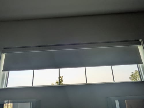 Customer photo review of SmartWings Motorized Roller Shades 100% Blackout Linen