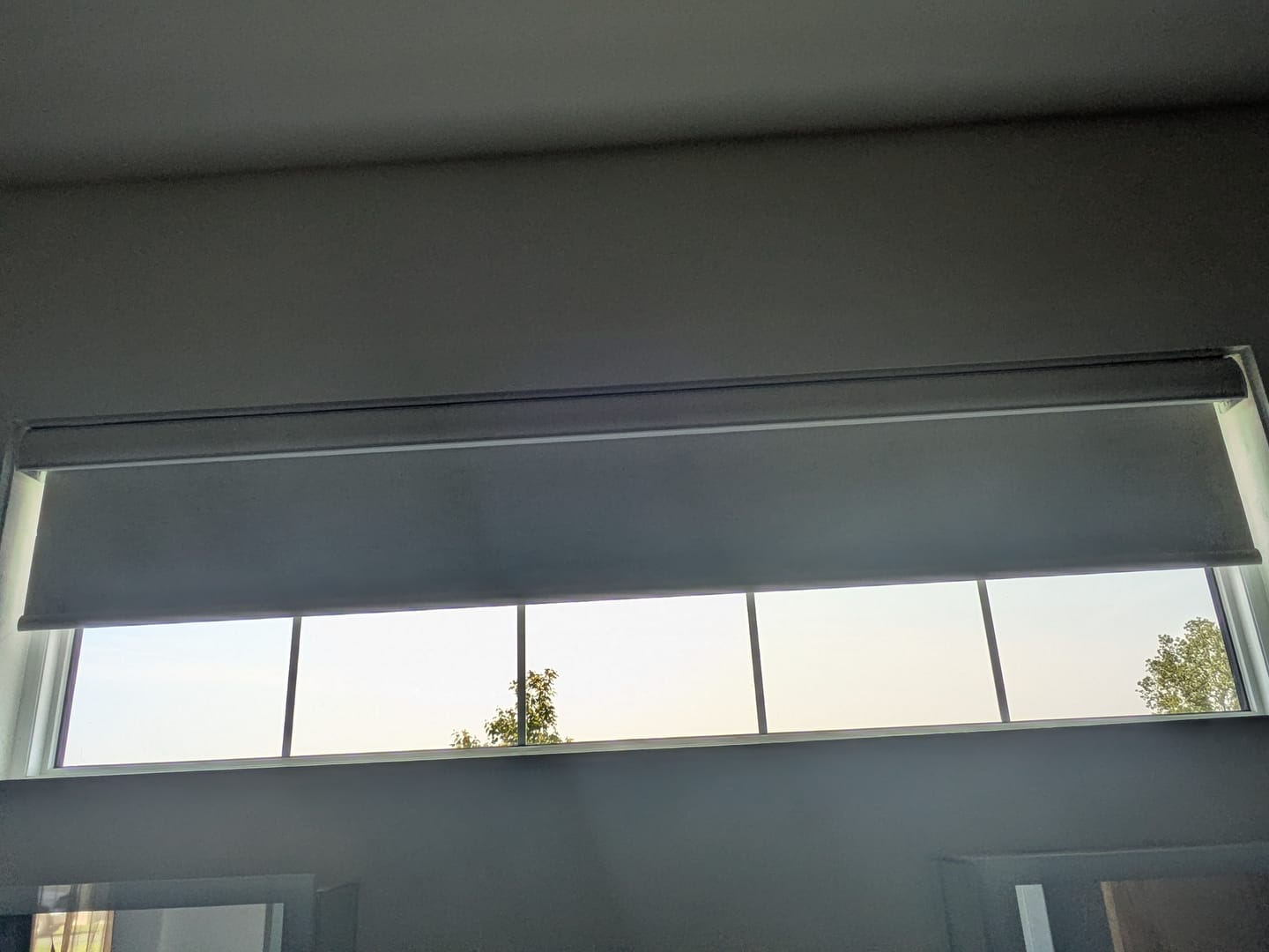 Customer photo review of SmartWings Motorized Roller Shades 100% Blackout Linen