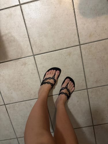 Customer photo review of 2025 Summer Women Slippers Bow Flip Flops Rivet Flats Sandals Outdoor Transparent Crystal Beach Shoes Female Open Toe Shoes