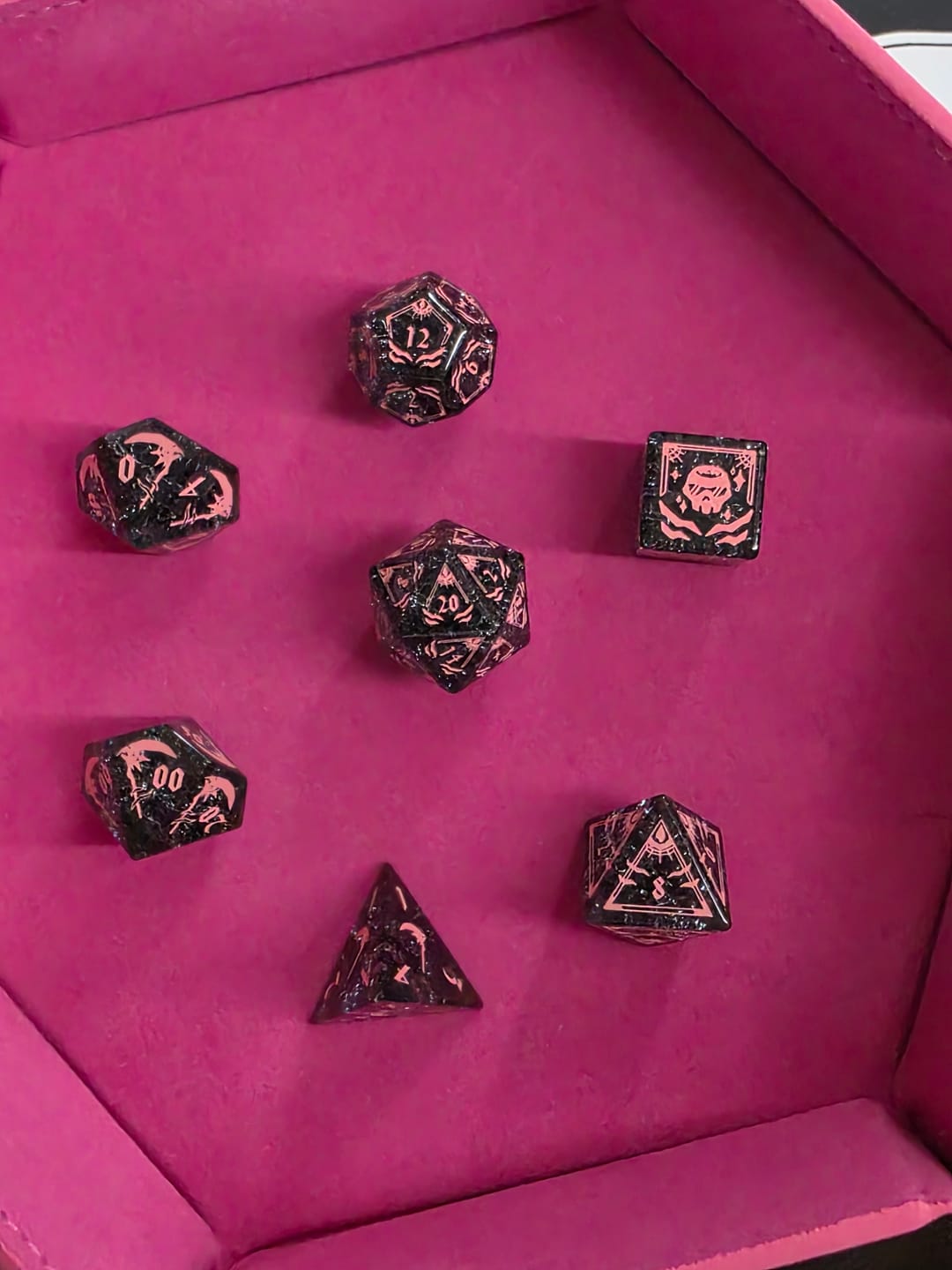Customer photo review of PRE-ORDER | Mori Calliope Black Shattered Glass Dice Set | hololive English x MMG Exclusive