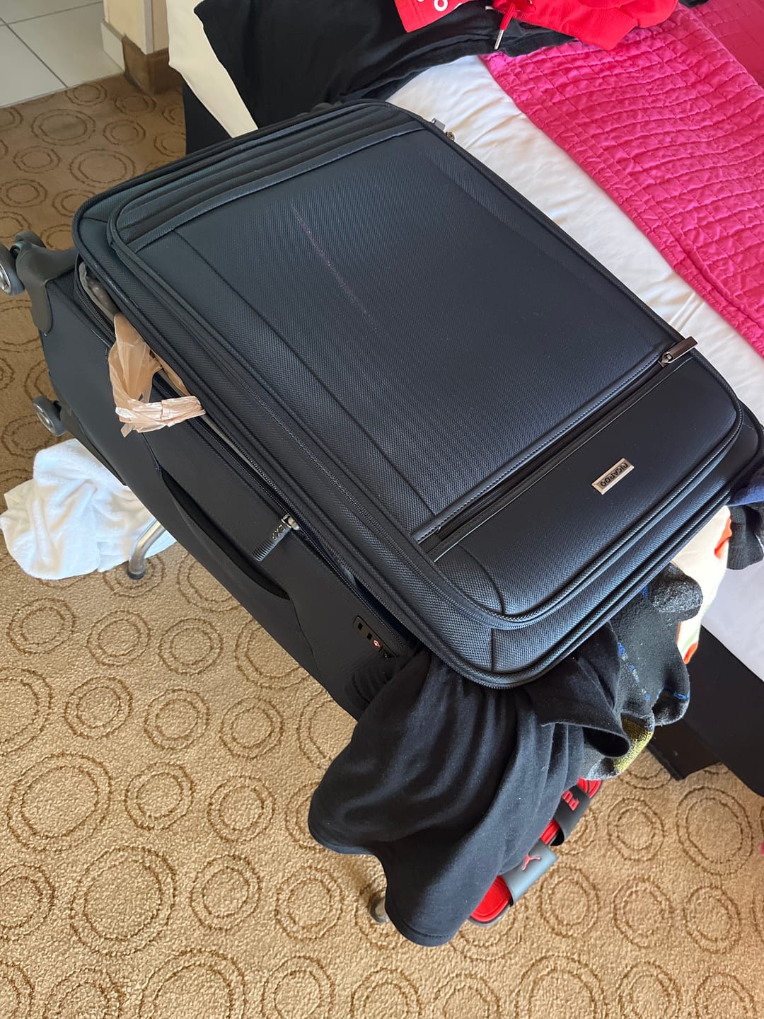 Customer photo review of Avalon Softside Medium Check-In Expandable Spinner