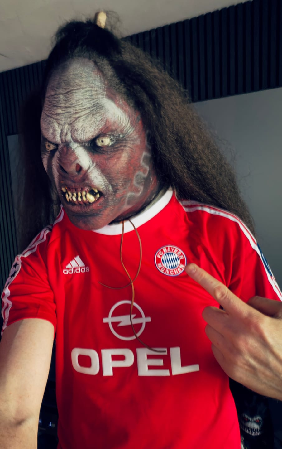 Customer photo review of Stefan Effenberg FC Bayern Munich 2000-2001 Retro Jersey | Kit | Trikot Soccer Shirt