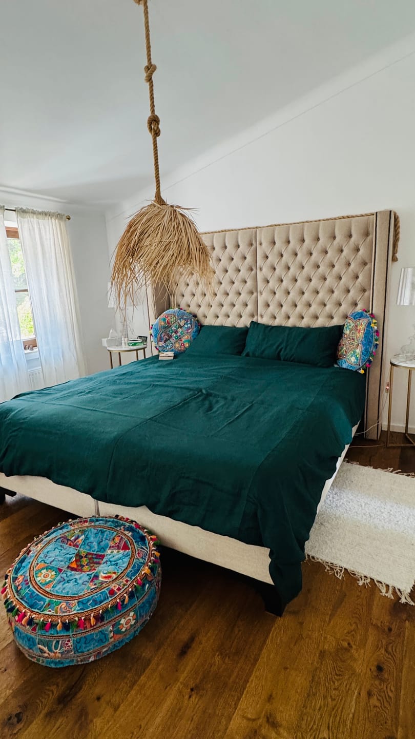 Customer photo review of Dark Green Stonewashed Linen Bedding Set