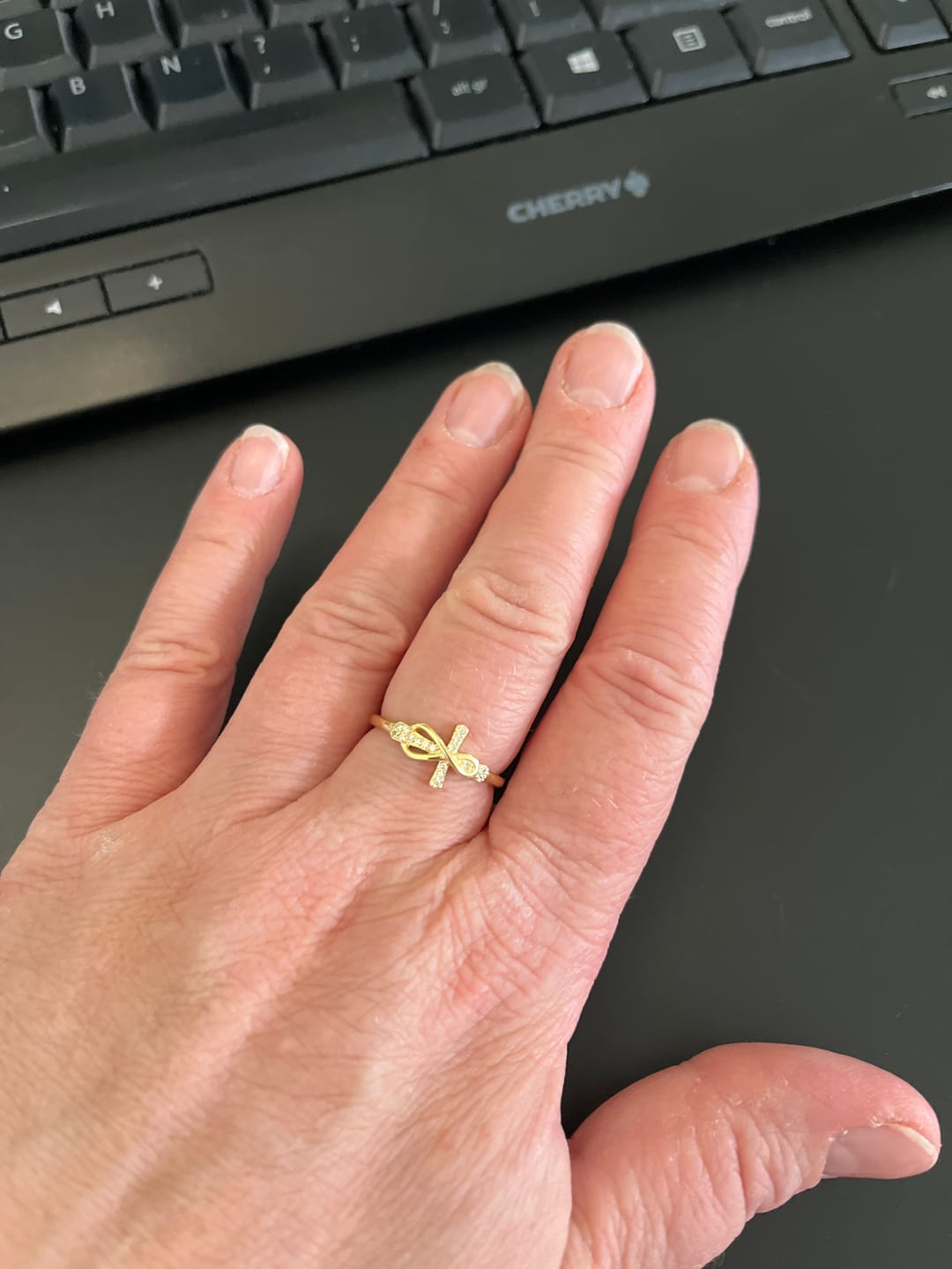 Customer photo review of Bague Croix Amour