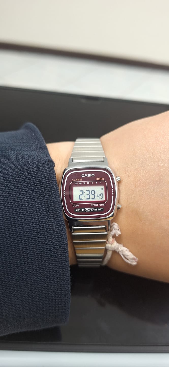 Customer photo review of Reloj Casio Vintage LA670WA-4DF Plateado Granate